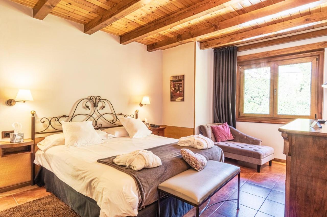Mauberme Mountain Boutique Hotel Salardú Exteriör bild