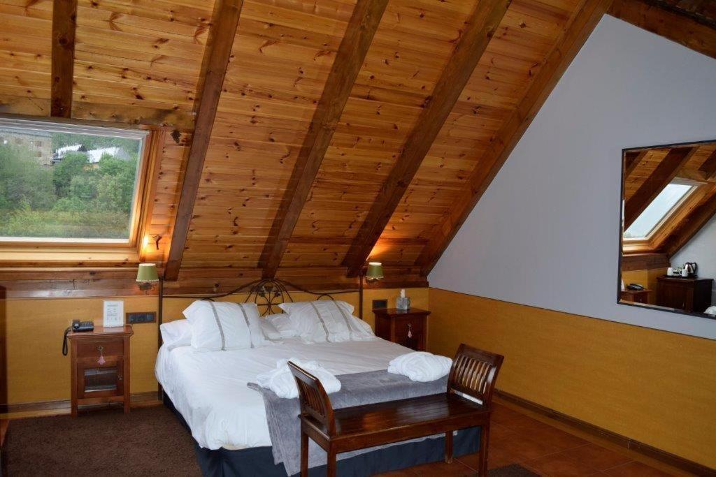 Mauberme Mountain Boutique Hotel Salardú Exteriör bild