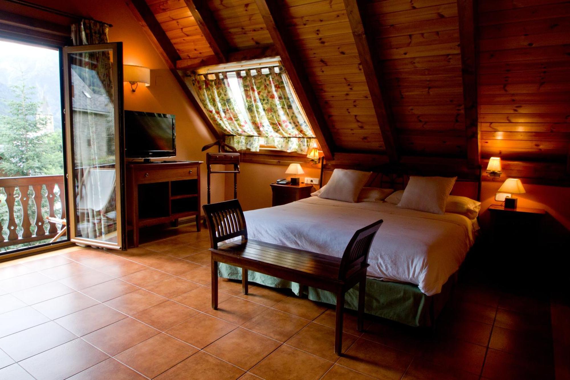 Mauberme Mountain Boutique Hotel Salardú Exteriör bild